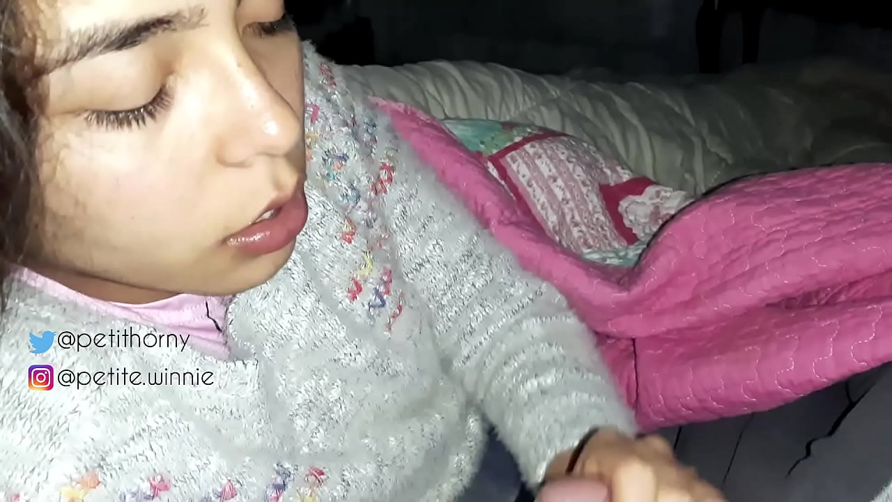 PREHLTNEM VŠETKO NAHROMADENÉ MLIEKO MÔJHO MANŽELA - UKAZUJE JAZYK SO SEMENOM