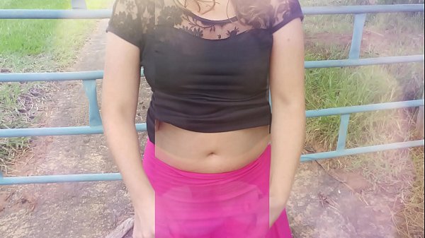 Hranie sa na farme, skutočná domáca manželka, mrcha mrcha a jej paroháč manžel v divočine