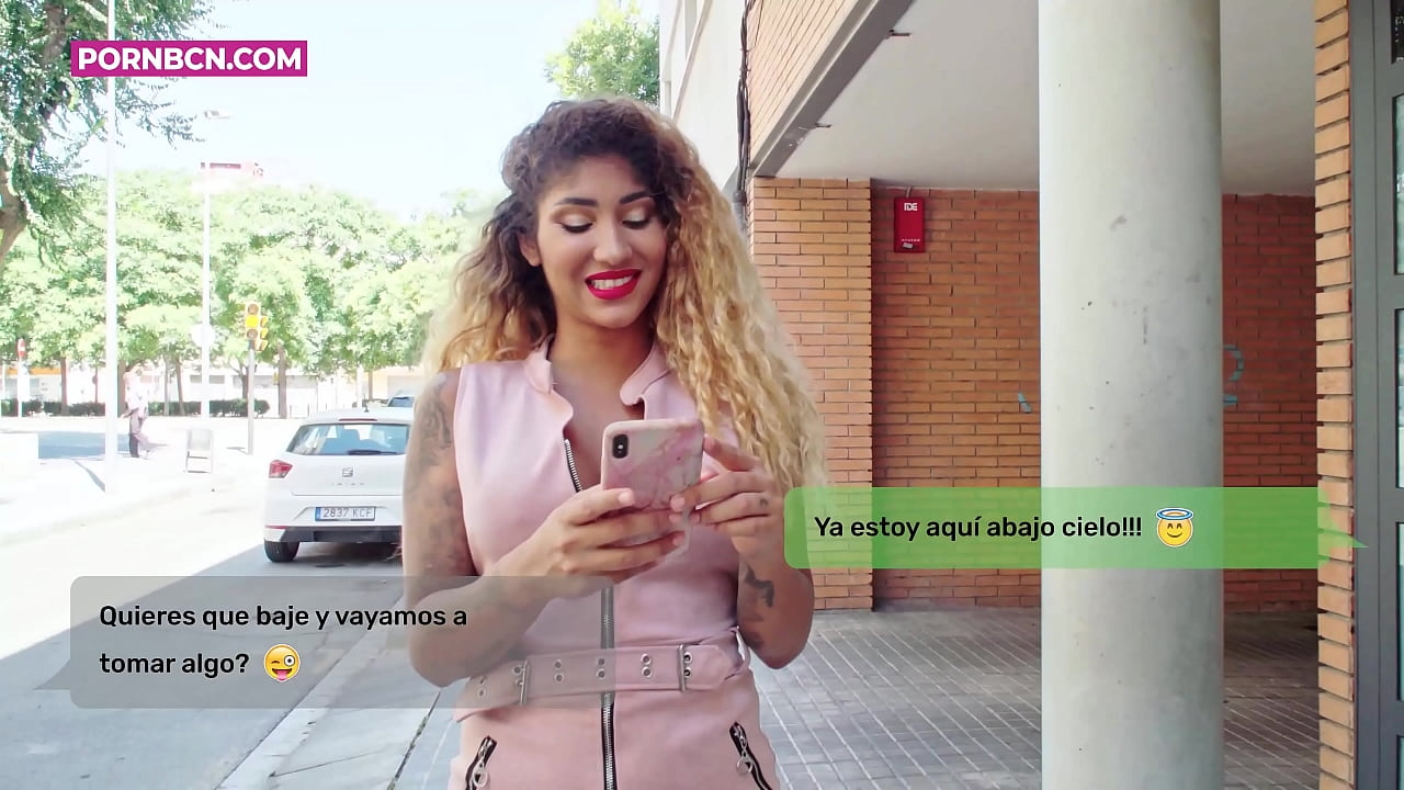 Neverná manželka sa chystá tvrdo šukať svojho mladého milenca, zatiaľ čo jej manžel pracuje. Latinoameričanka s prsiami a veľkým zadkom. Venuša Afrodita.