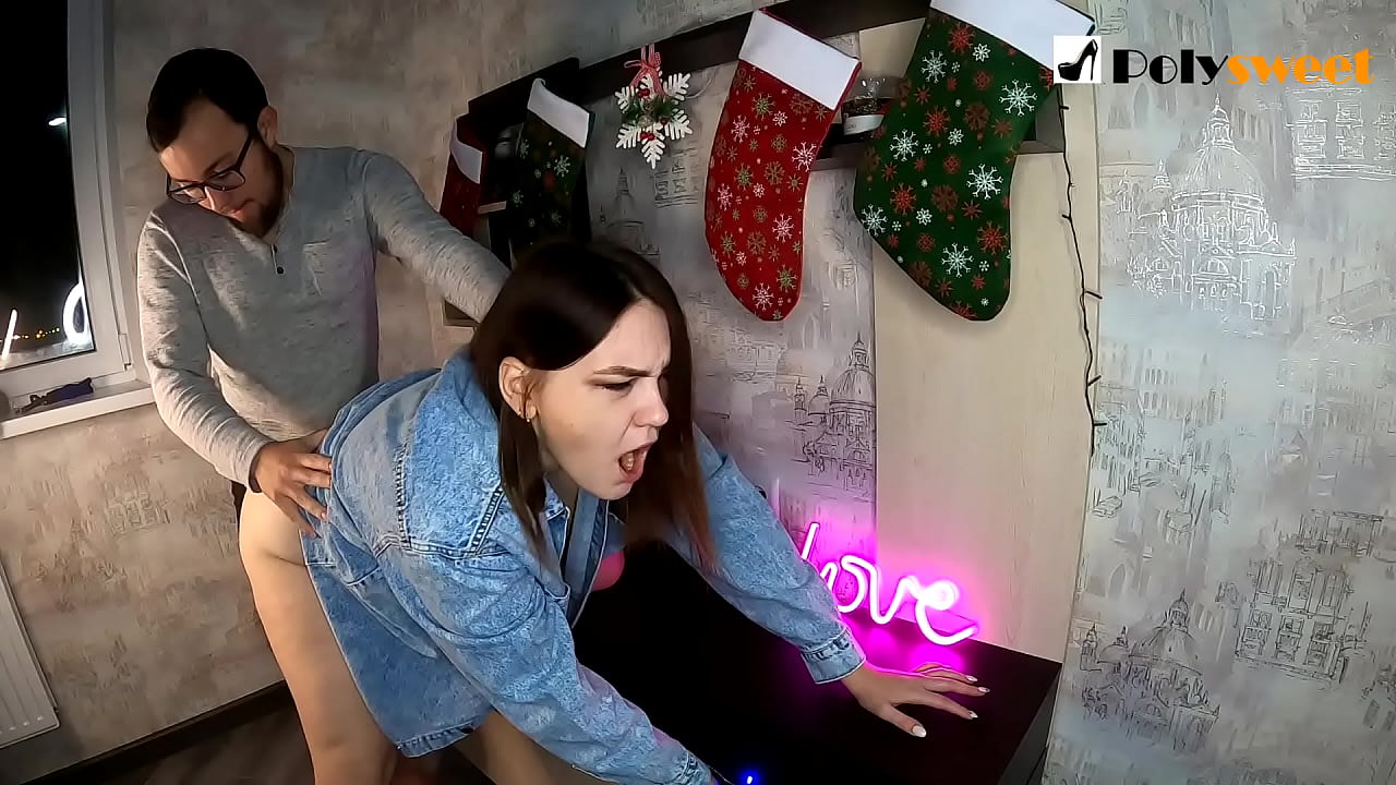 Chlap si užíval, keď šukal pekné dievča s copom do zadku ústami a vtákom